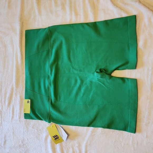 NWT Green biker shorts - Picture 2 of 4